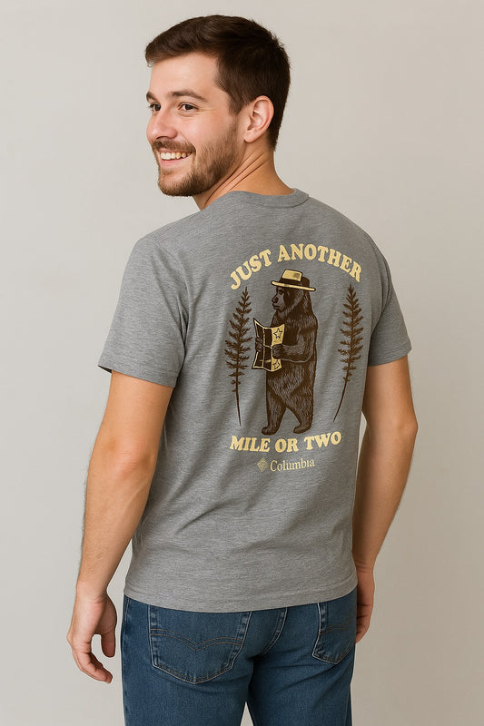 Playera Columbia “Just Another Mile or Two” – Gris