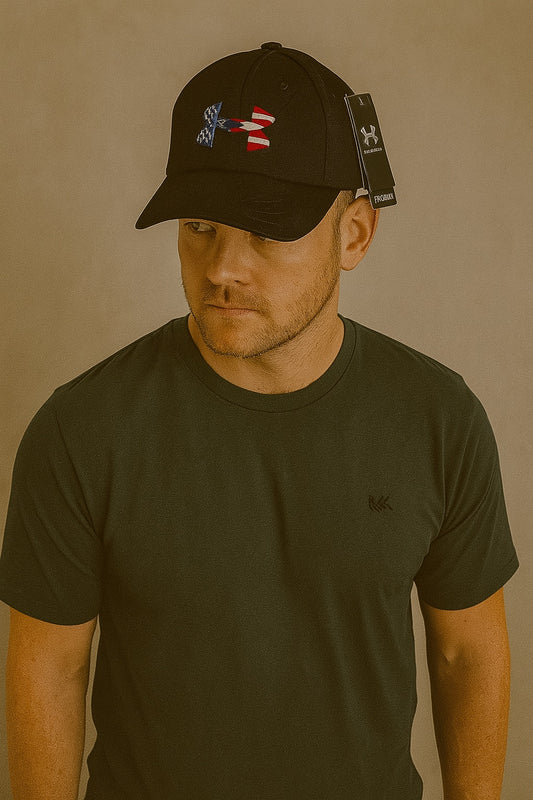 Gorra Under Armour – Negra con Logo Bandera USA