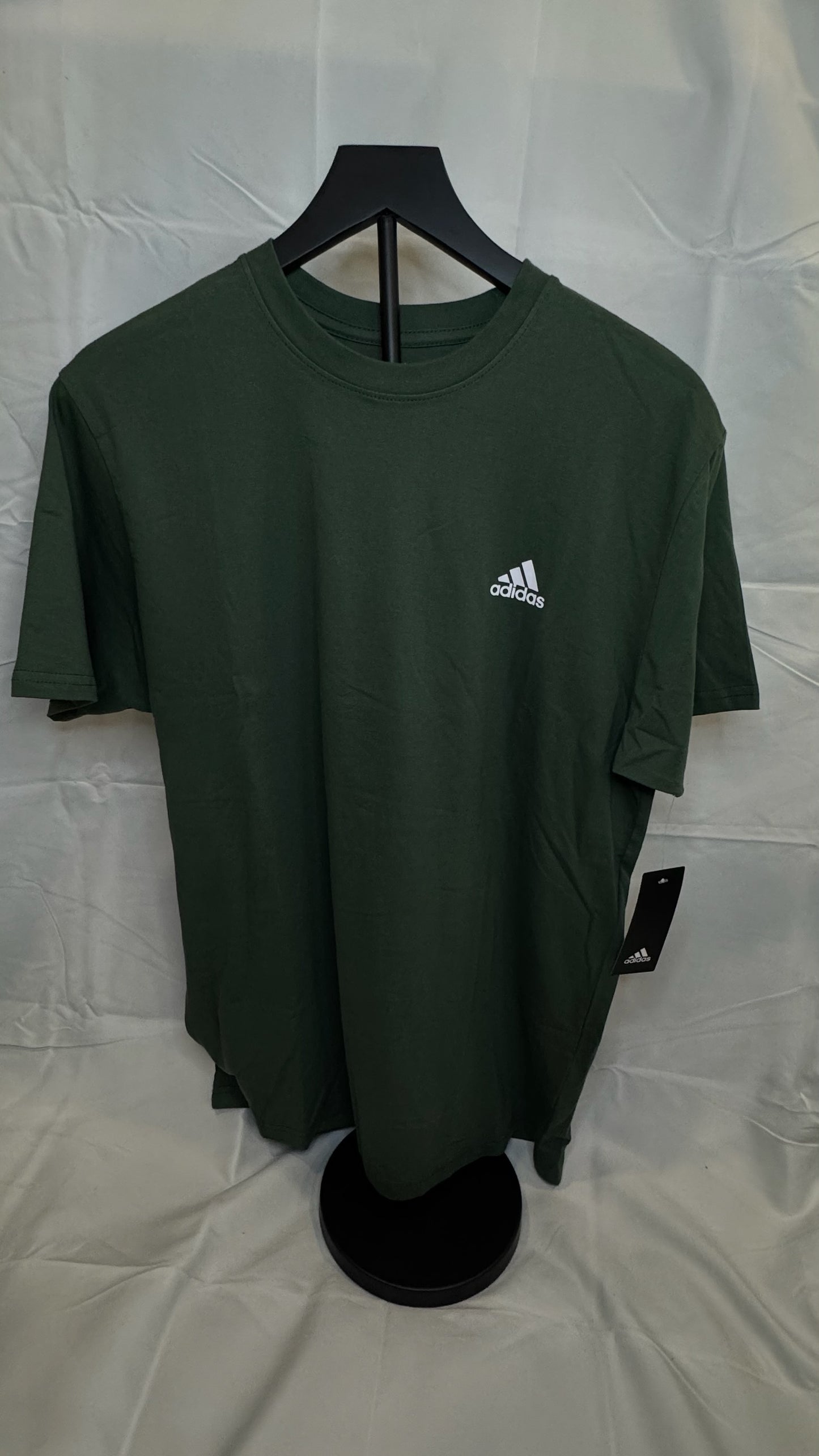 Playera Adidas Clásica – Verde Oscuro