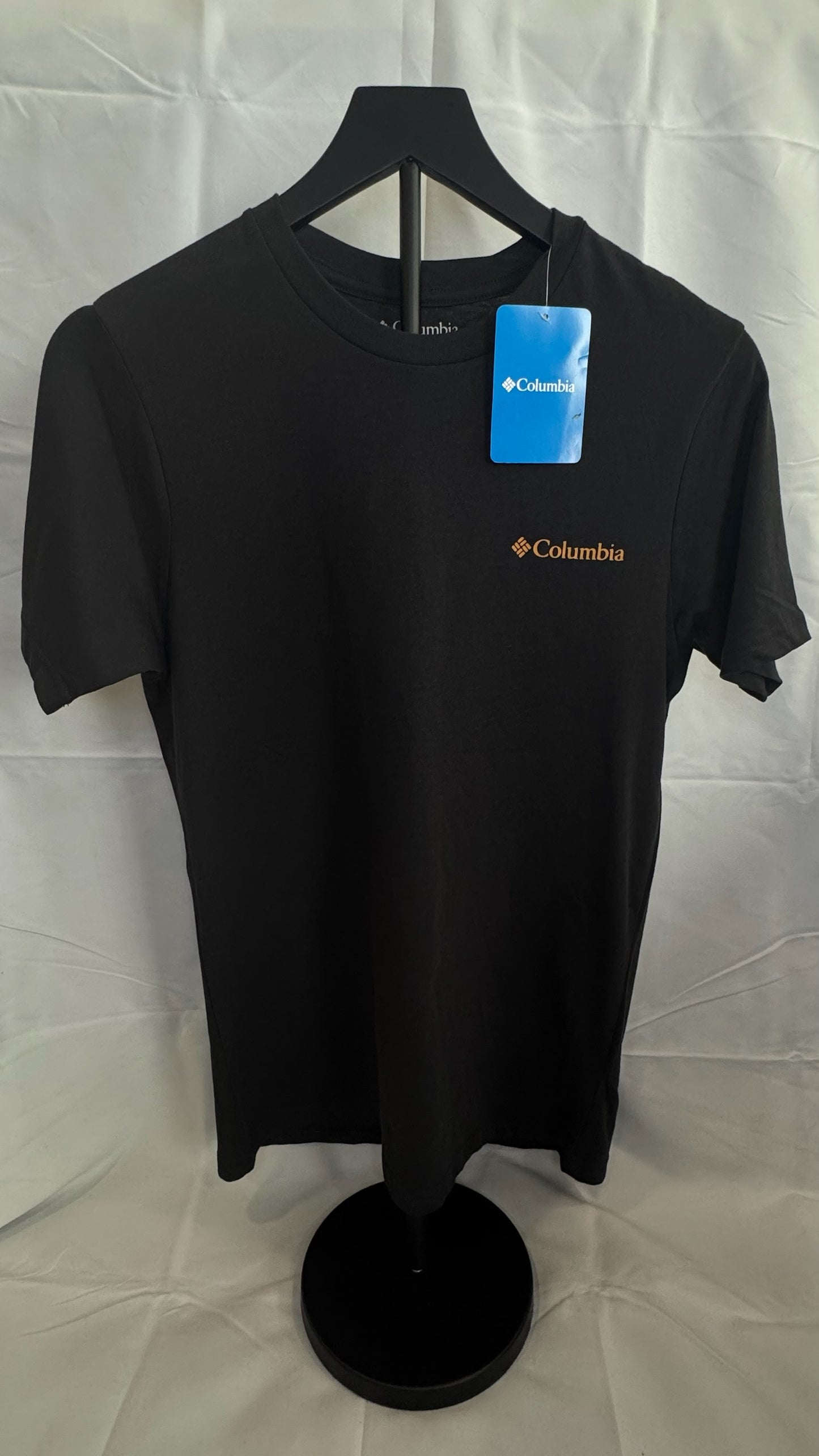 Playera Columbia Outdoor – Negra con Estampado Trasero
